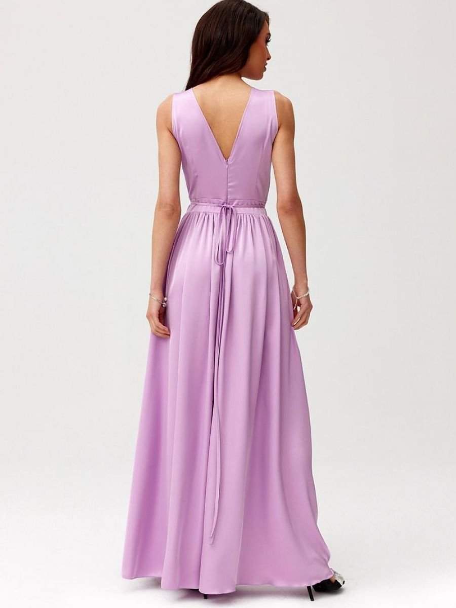 Cocktail maxi dress with a V-neck back, featuring a floor-length silhouette and elegant design.