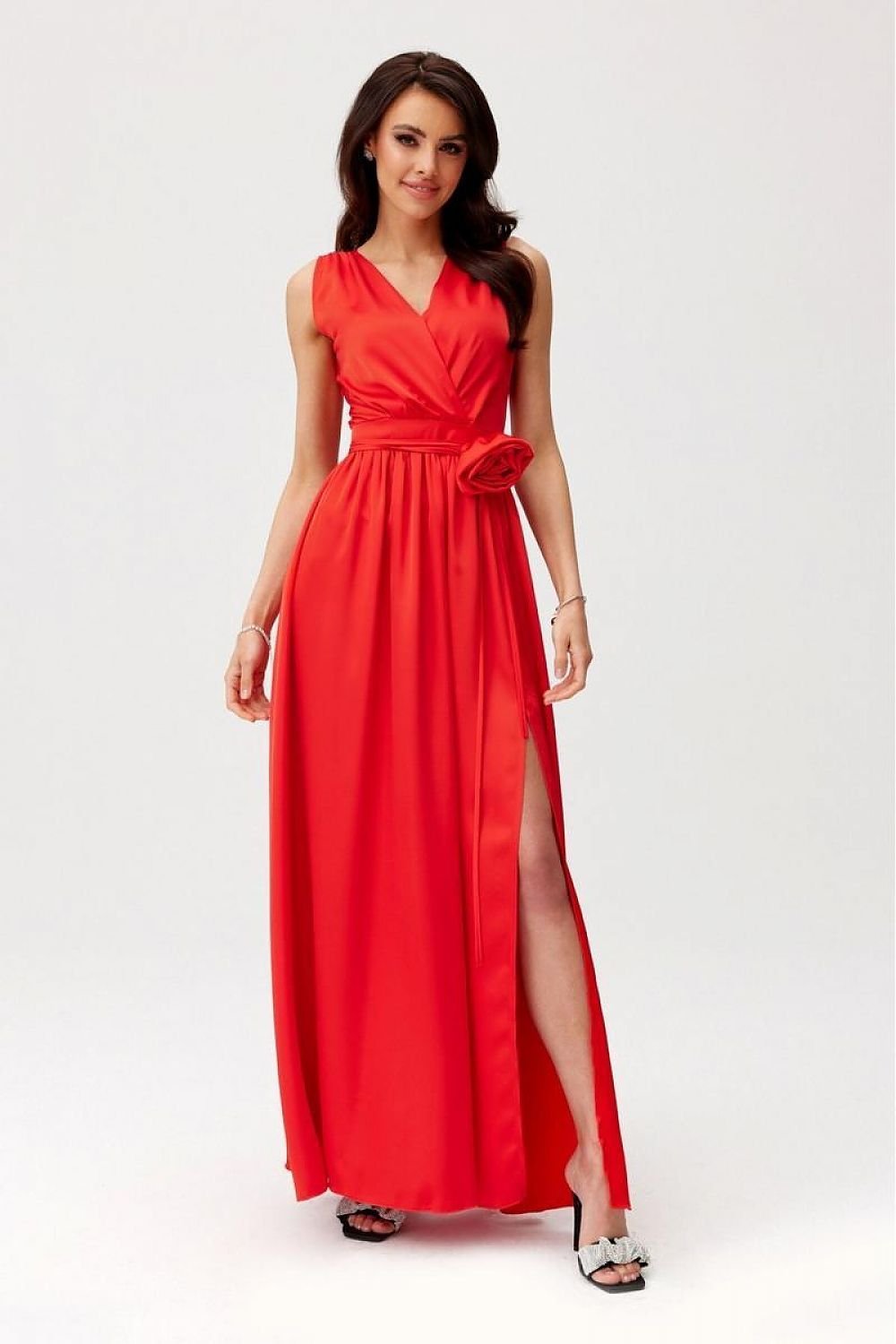 Cocktail maxi dress with a V-neck back, featuring a floor-length silhouette and elegant design.