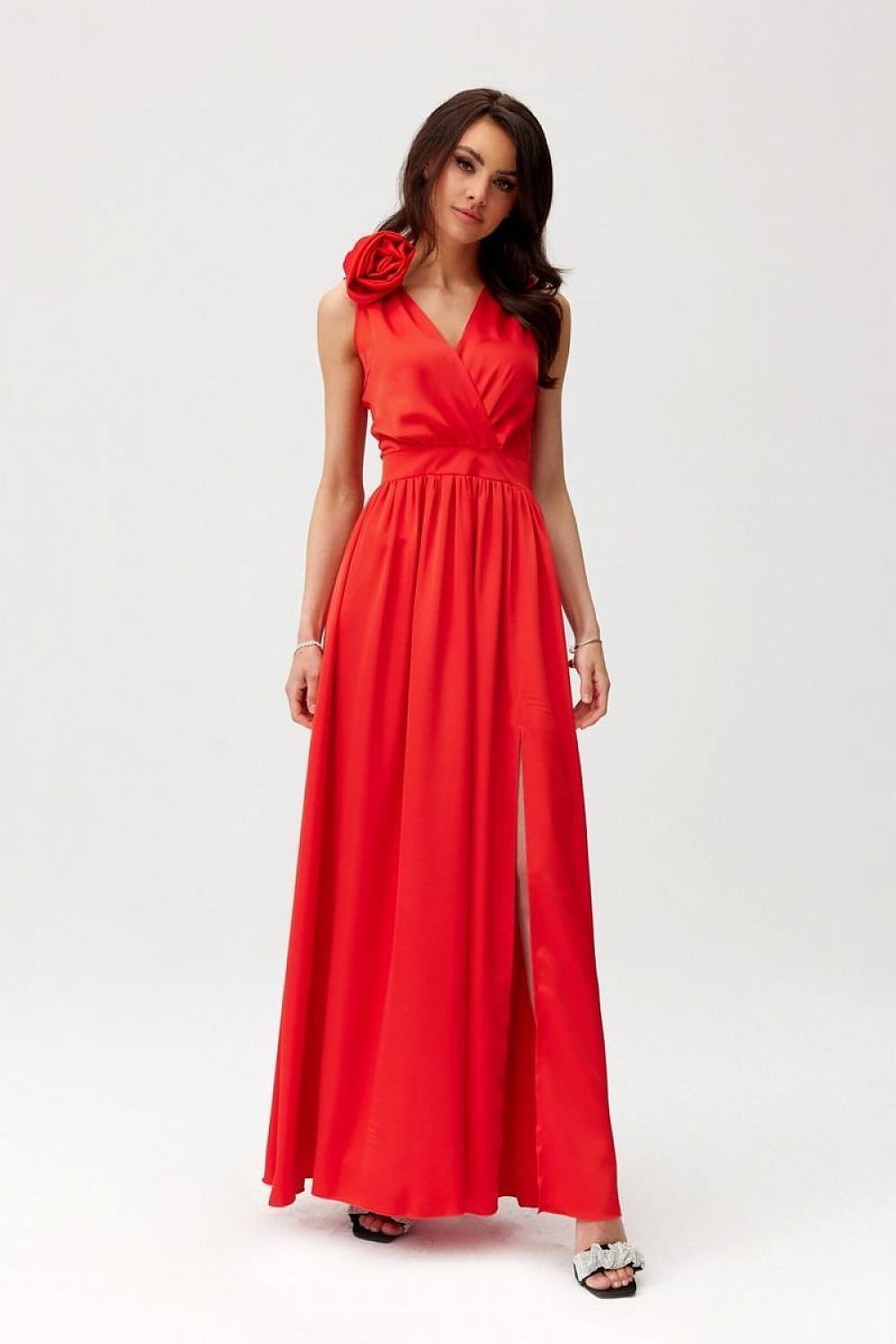 Cocktail maxi dress with a V-neck back, featuring a floor-length silhouette and elegant design.