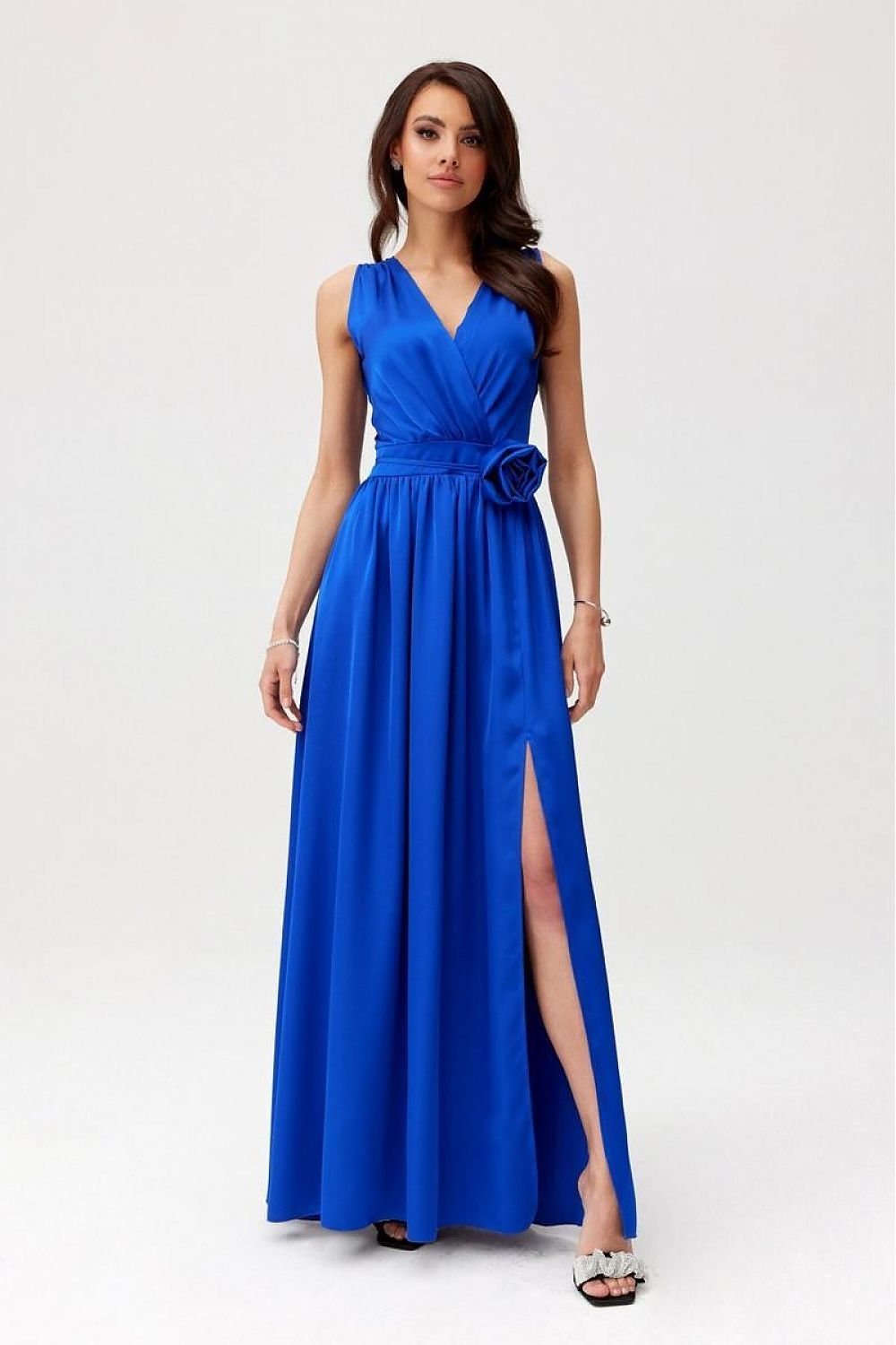 Cocktail maxi dress with a V-neck back, featuring a floor-length silhouette and elegant design.