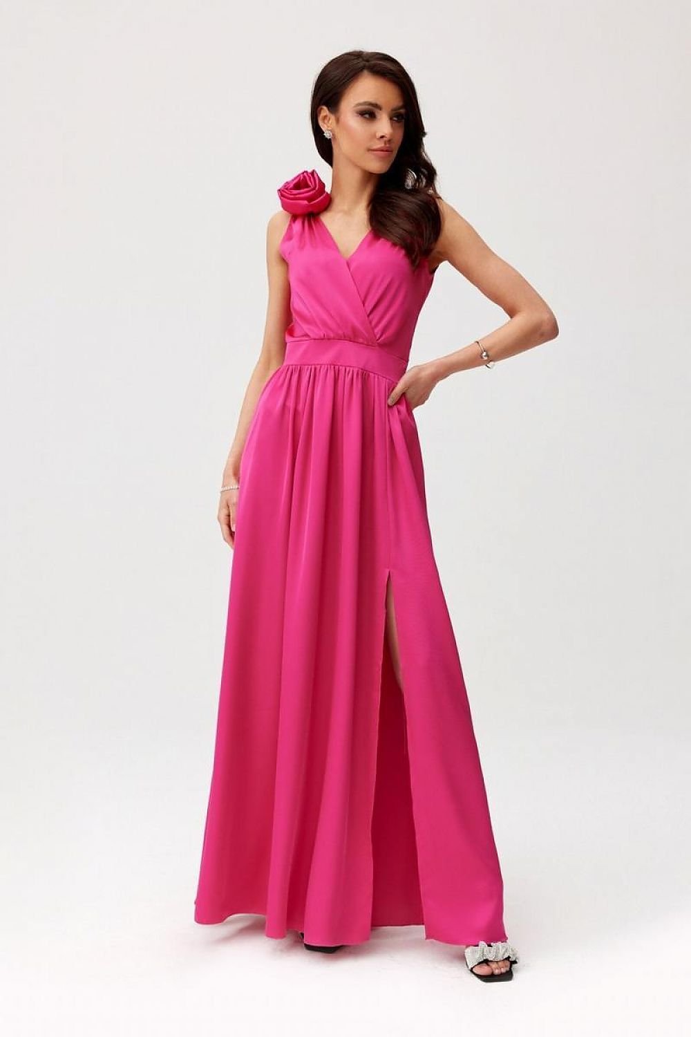 Cocktail maxi dress with a V-neck back, featuring a floor-length silhouette and elegant design.