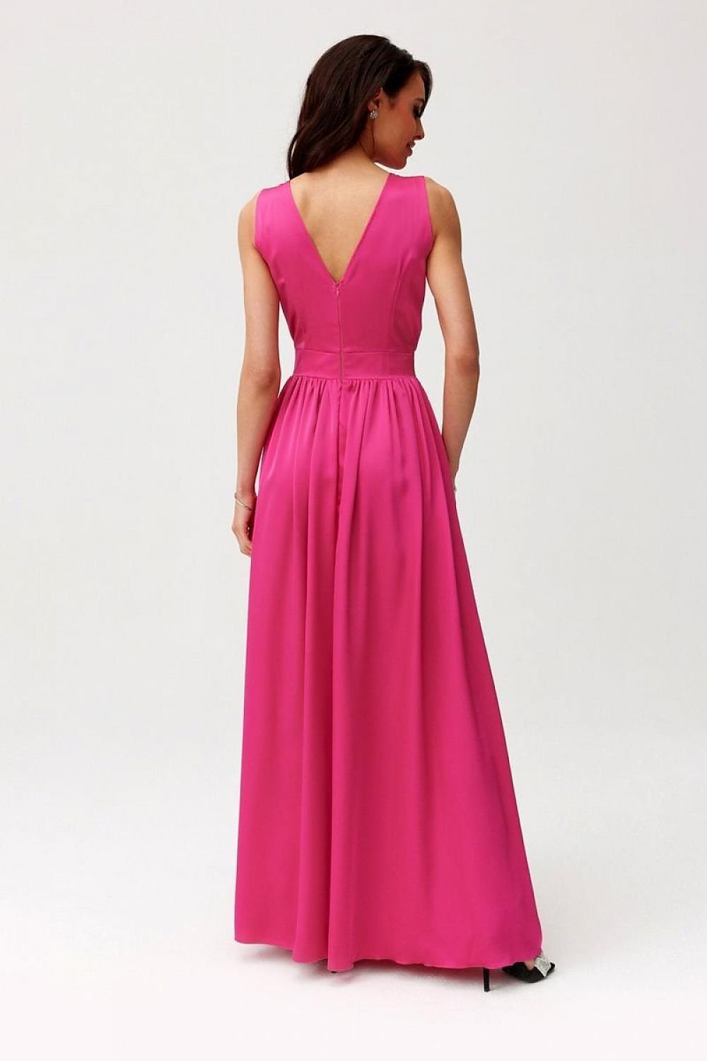 Cocktail maxi dress with a V-neck back, featuring a floor-length silhouette and elegant design.