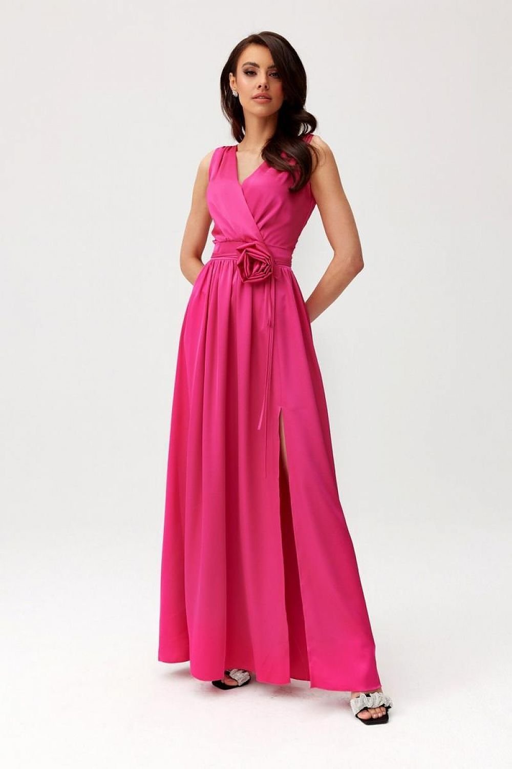 Cocktail maxi dress with a V-neck back, featuring a floor-length silhouette and elegant design.